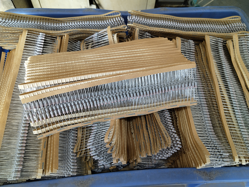 WEET-MO-Series-Metal-Oxide-Resistor.jpg